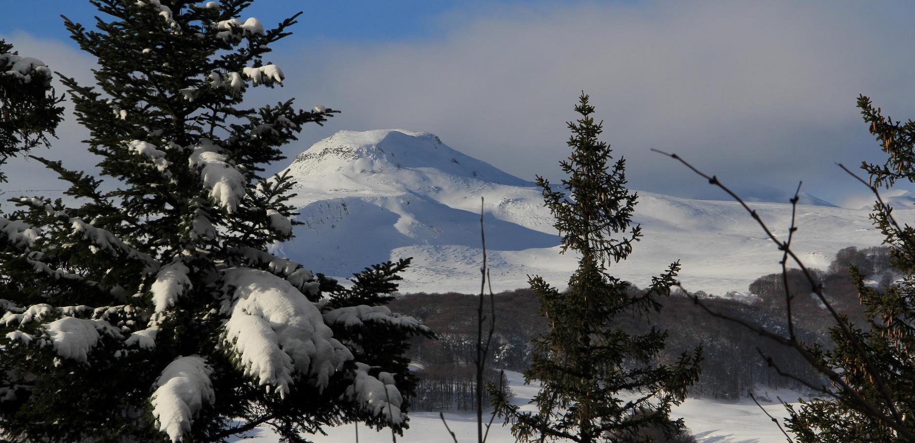 Pavin Lake: Winter Wonderland - Snowy Landscapes