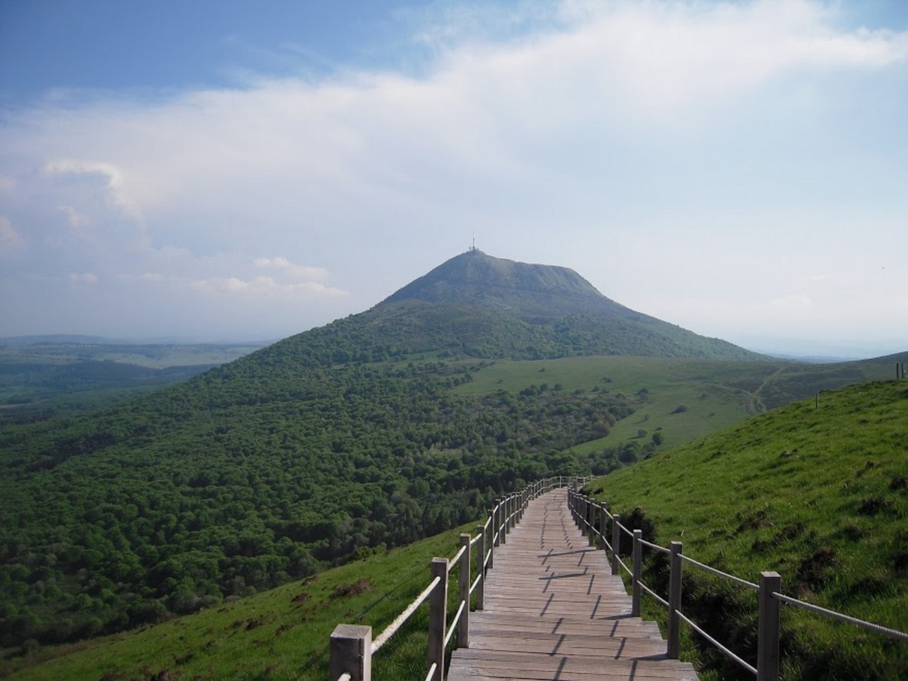 Puy-de-Dôme: Chaîne des Puys, Volcanic Splendor of Auvergne