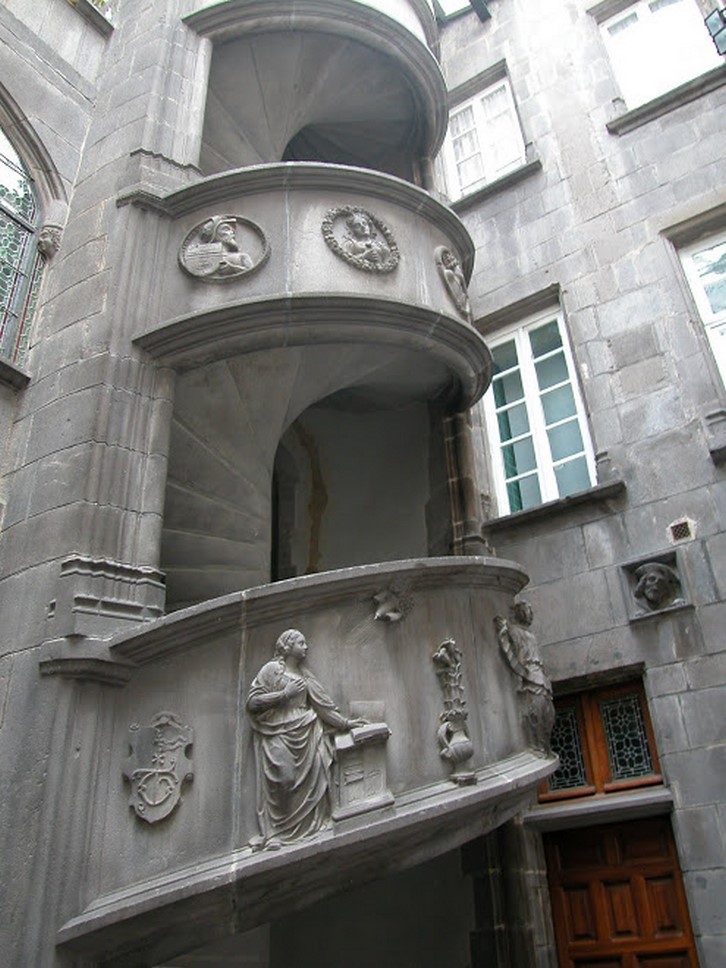 Puy de Dôme (63): Architectural Detail - Old House