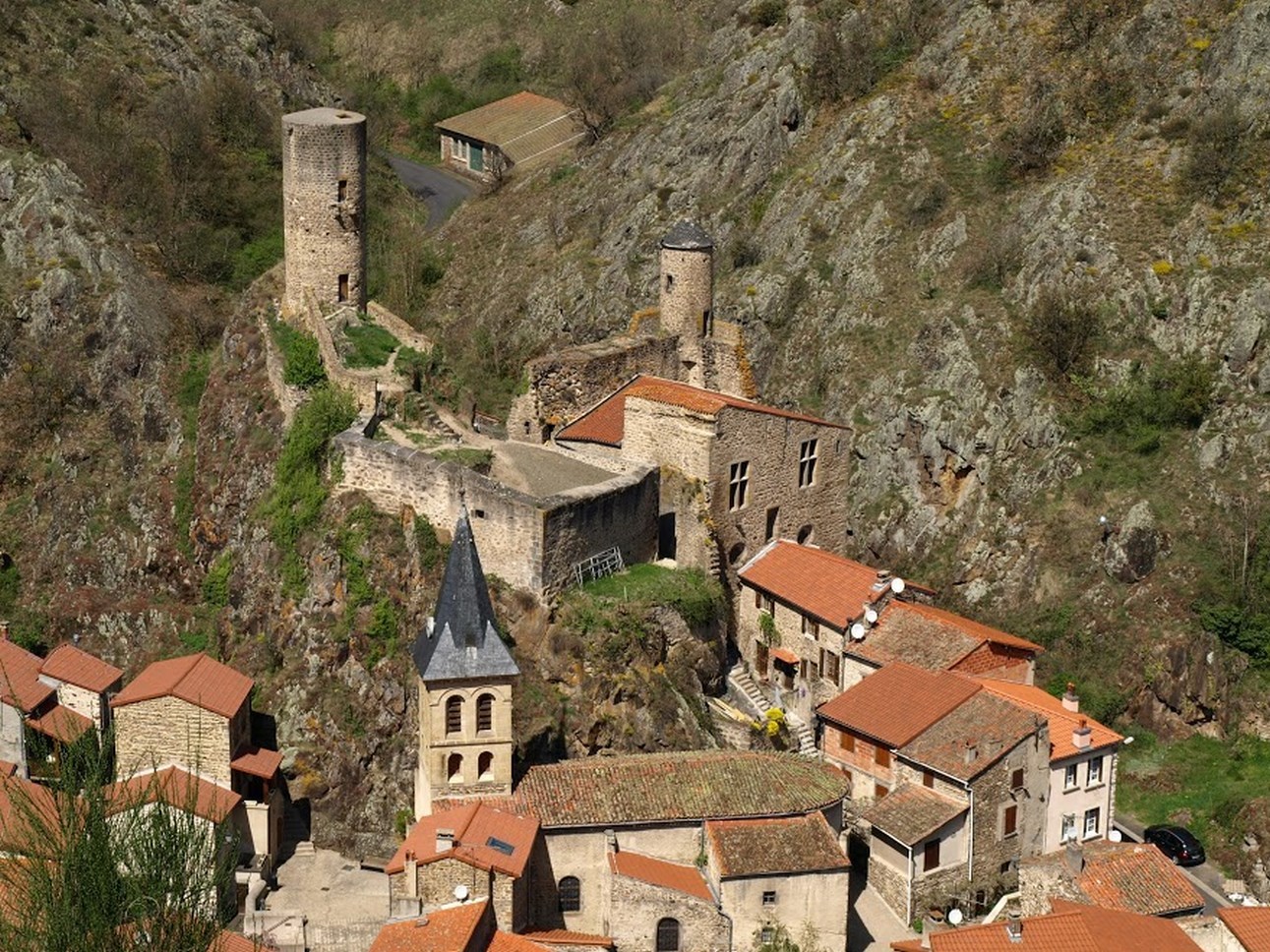 Puy de Dôme (63): Ancient Town - Aerial View