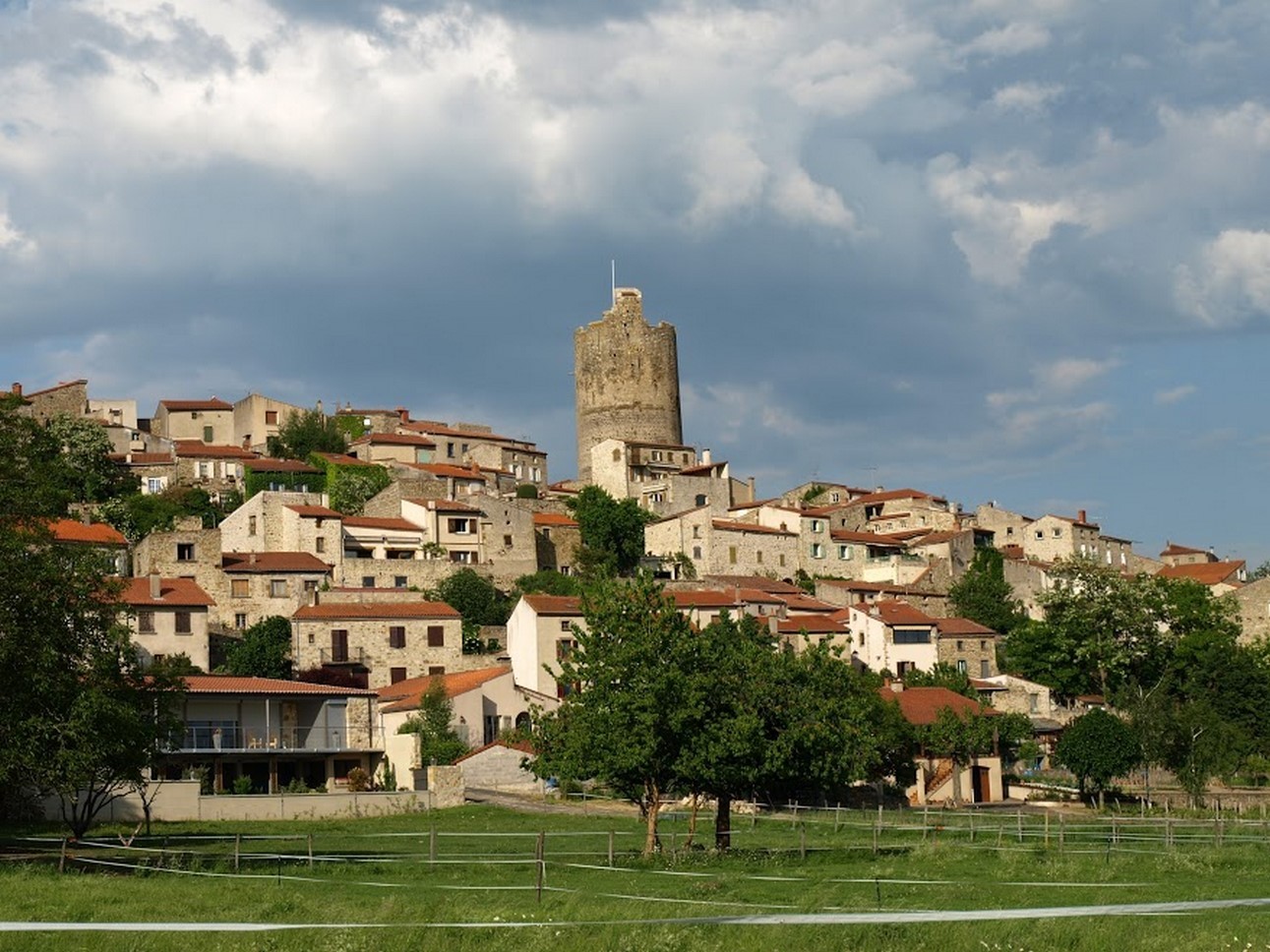 Puy de Dôme (63): Panoramic View of the Town