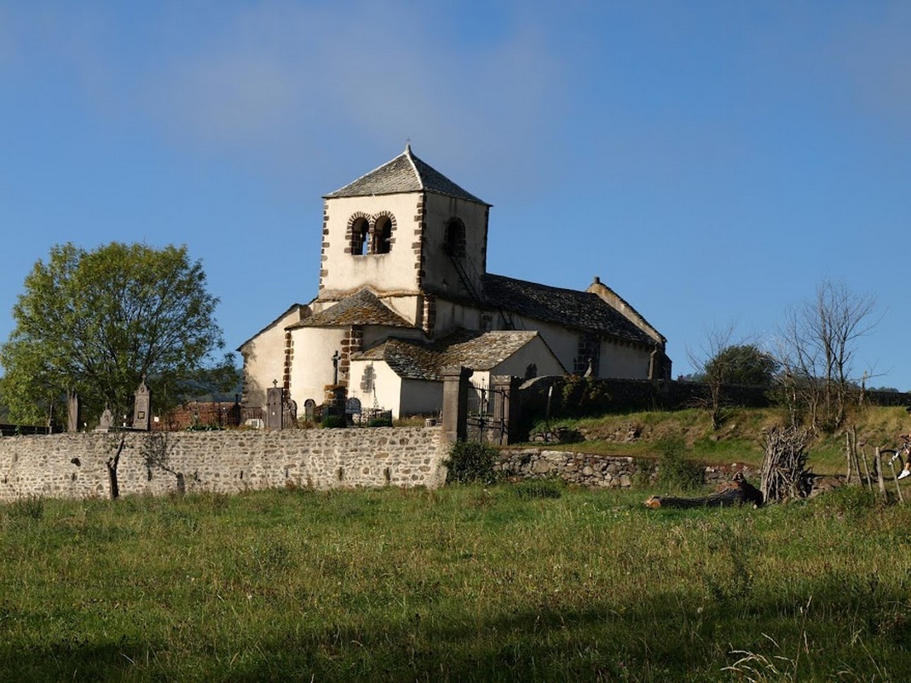 Puy de Dôme (63): Journey through the Historic Monuments of Auvergne