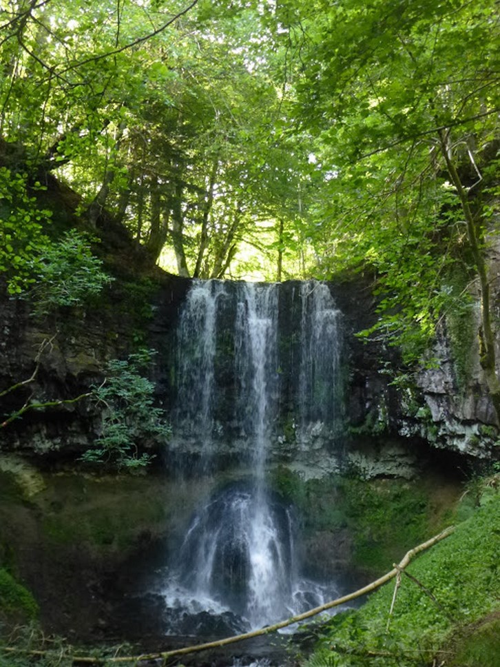 Puy de Dôme (63): Waterfall and Dam - Exceptional Landscapes