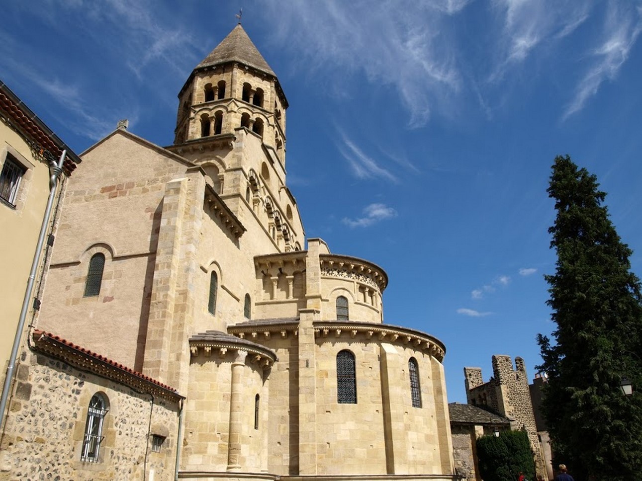 Puy de Dôme (63): Discovering the Past - Historical Monuments