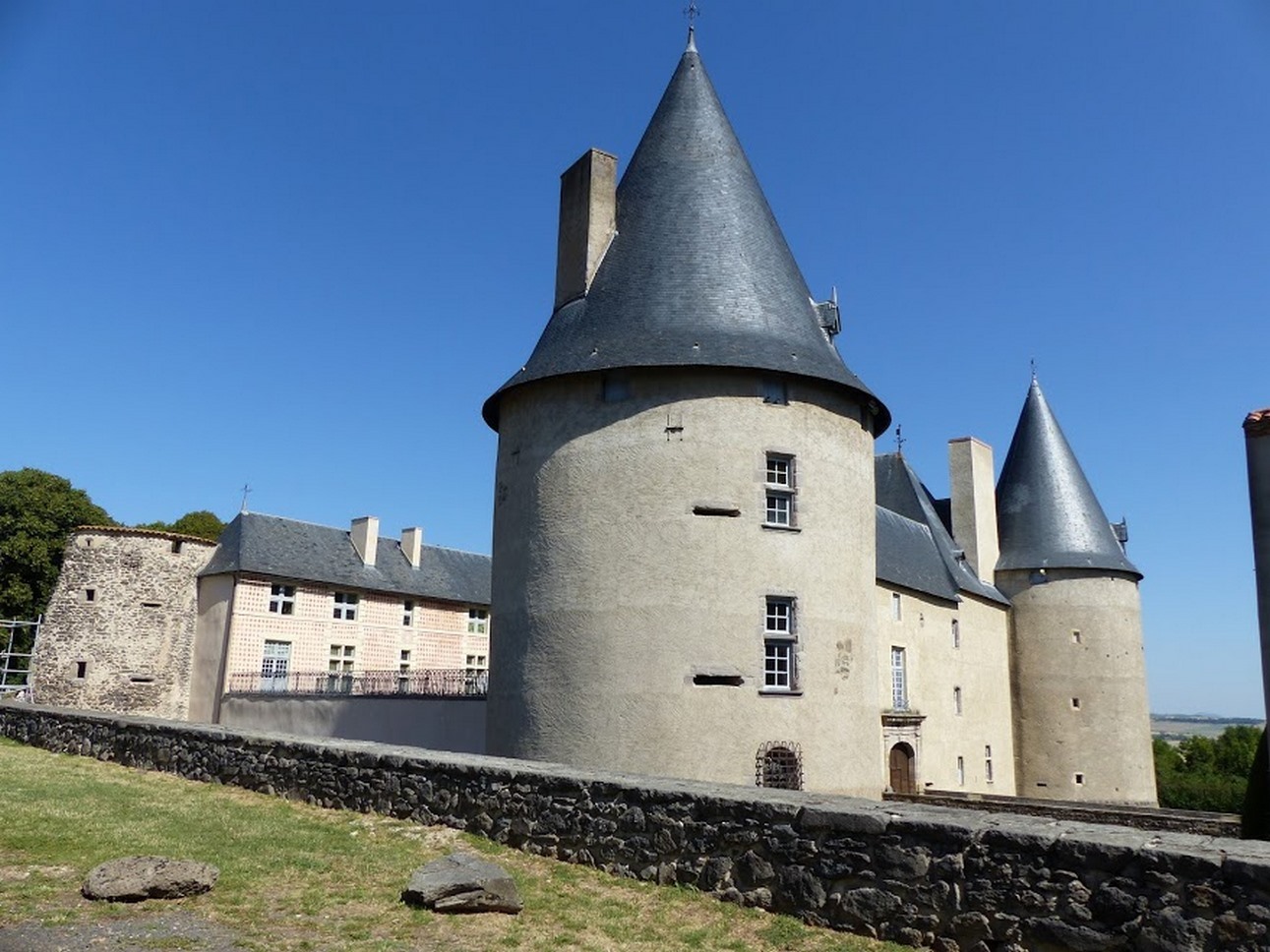 Puy de Dôme (63): Historical Monuments, Witnesses of the Past