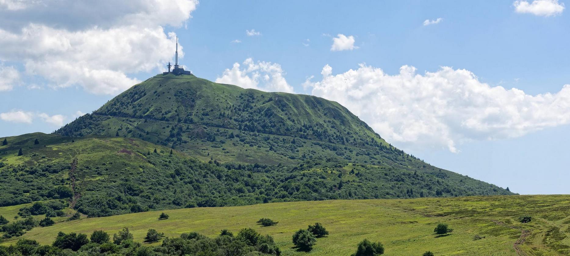 Puy de Dôme: Sleeping Volcano, Jewel of the Chaîne des Puys