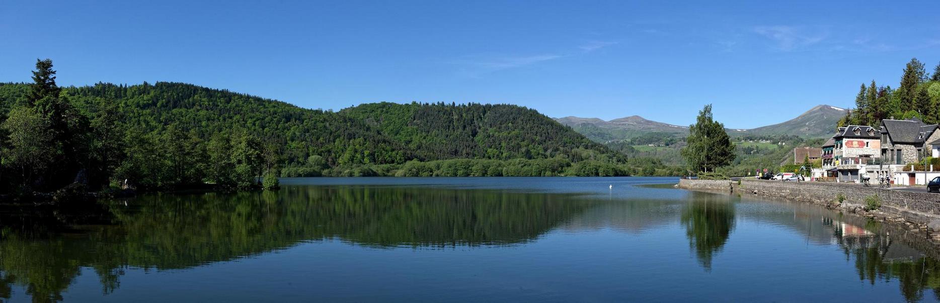 Lake Chambon: Magnificent Panoramic View in Auvergne