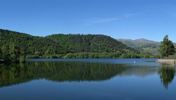 Lake Chambon: Magnificent Panoramic View in Auvergne