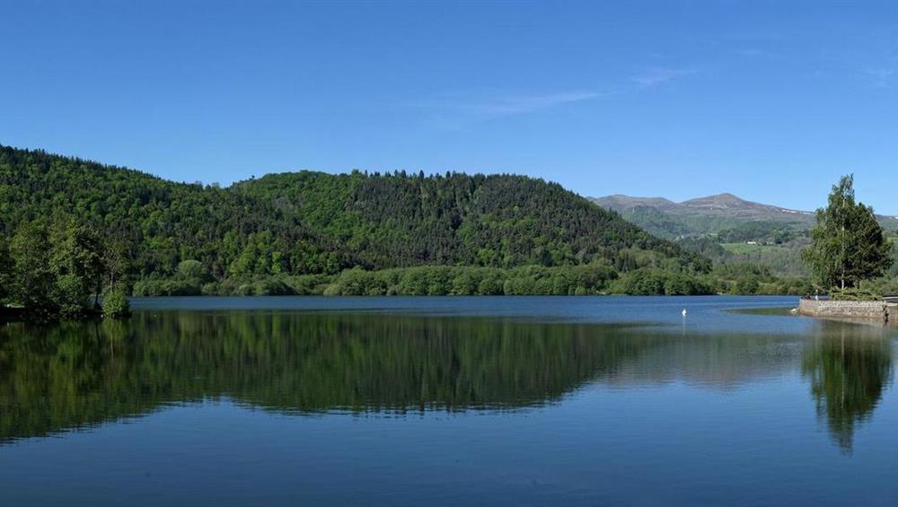 Lake Chambon: Magnificent Panoramic View in Auvergne