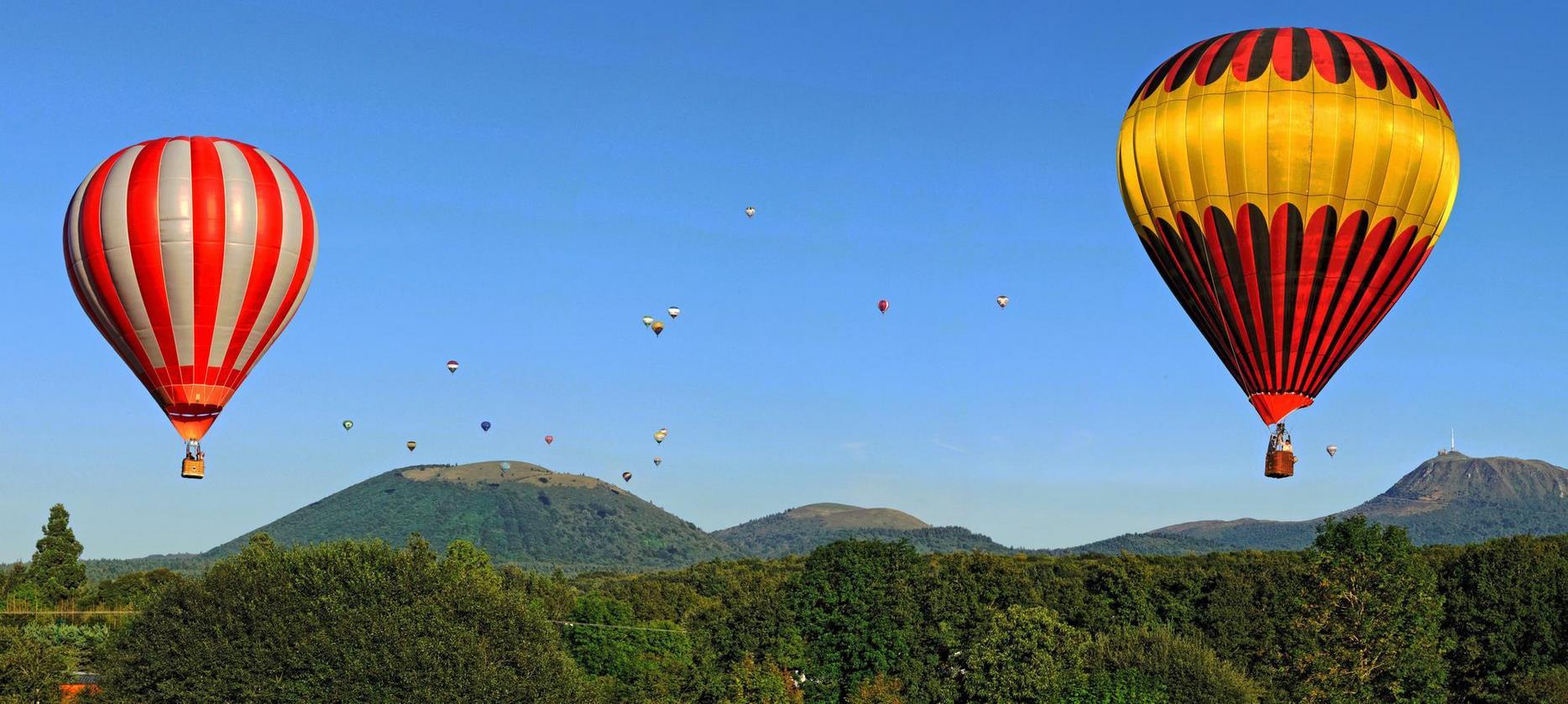 Hot air balloons: Magical flight over the Massif Central in Auvergne