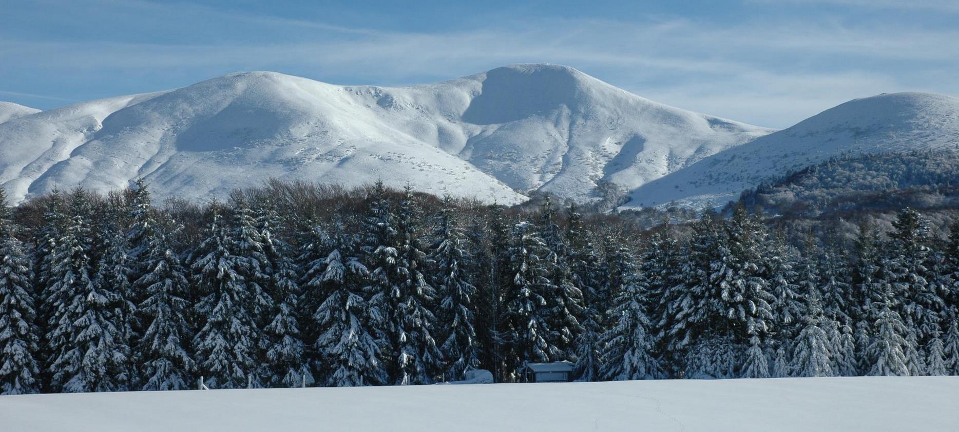 Massif Adventif: Splendor of the Snowy Summits