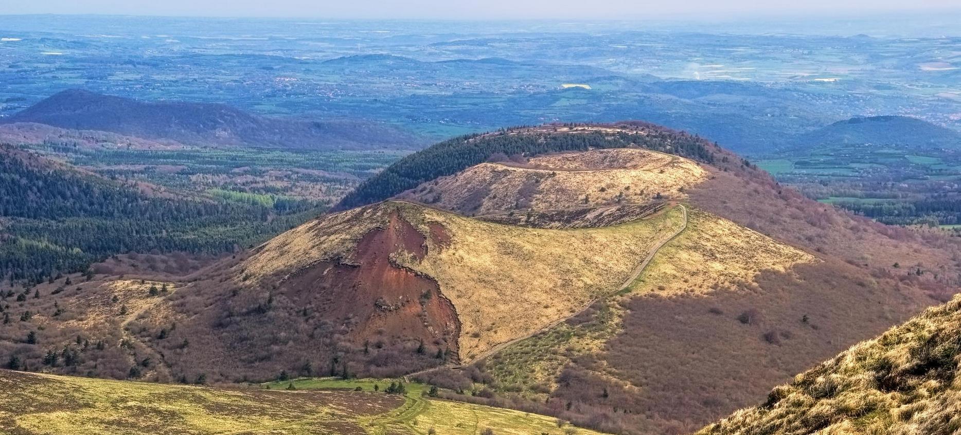 Puy de Dôme: Exceptional View of Puy Pariou, Two Symbolic Summits