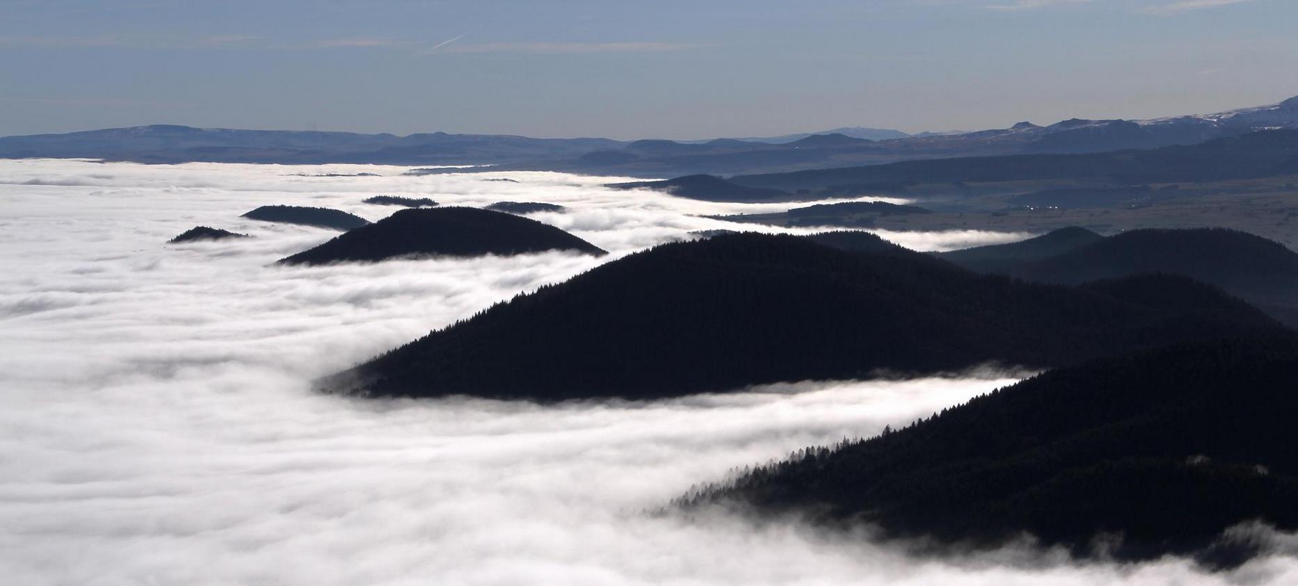 Auvergne Volcanoes: Magical Sea of ​​Clouds, Unique Natural Spectacular