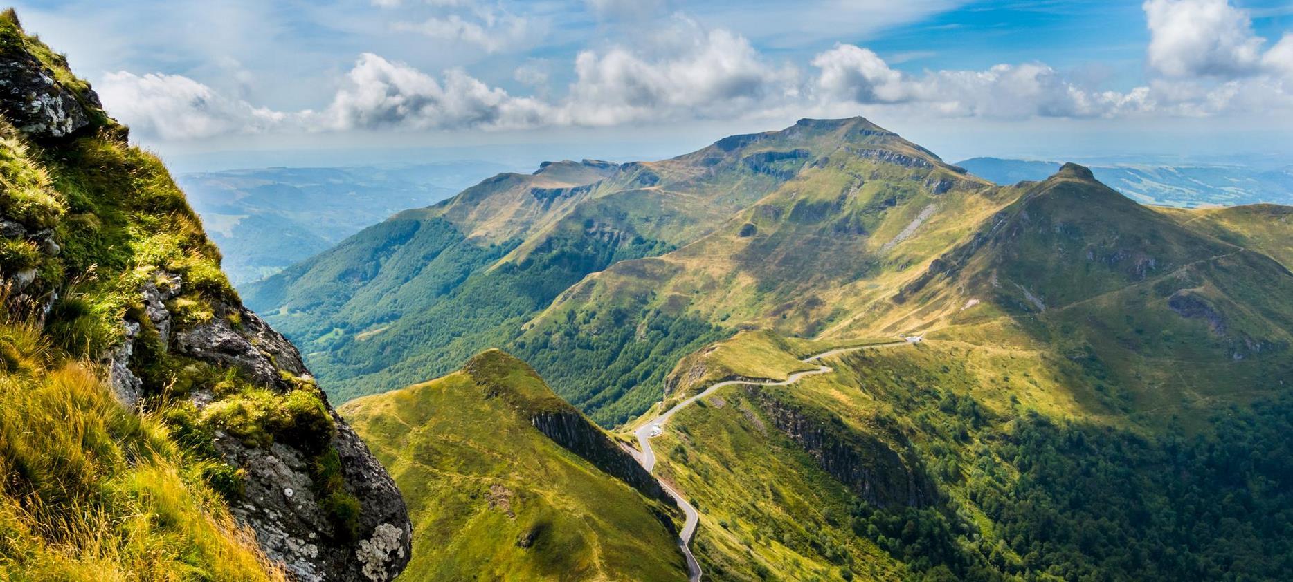 Auvergne Volcanoes: Magical Sea of ​​Clouds, Unique Natural Spectacular