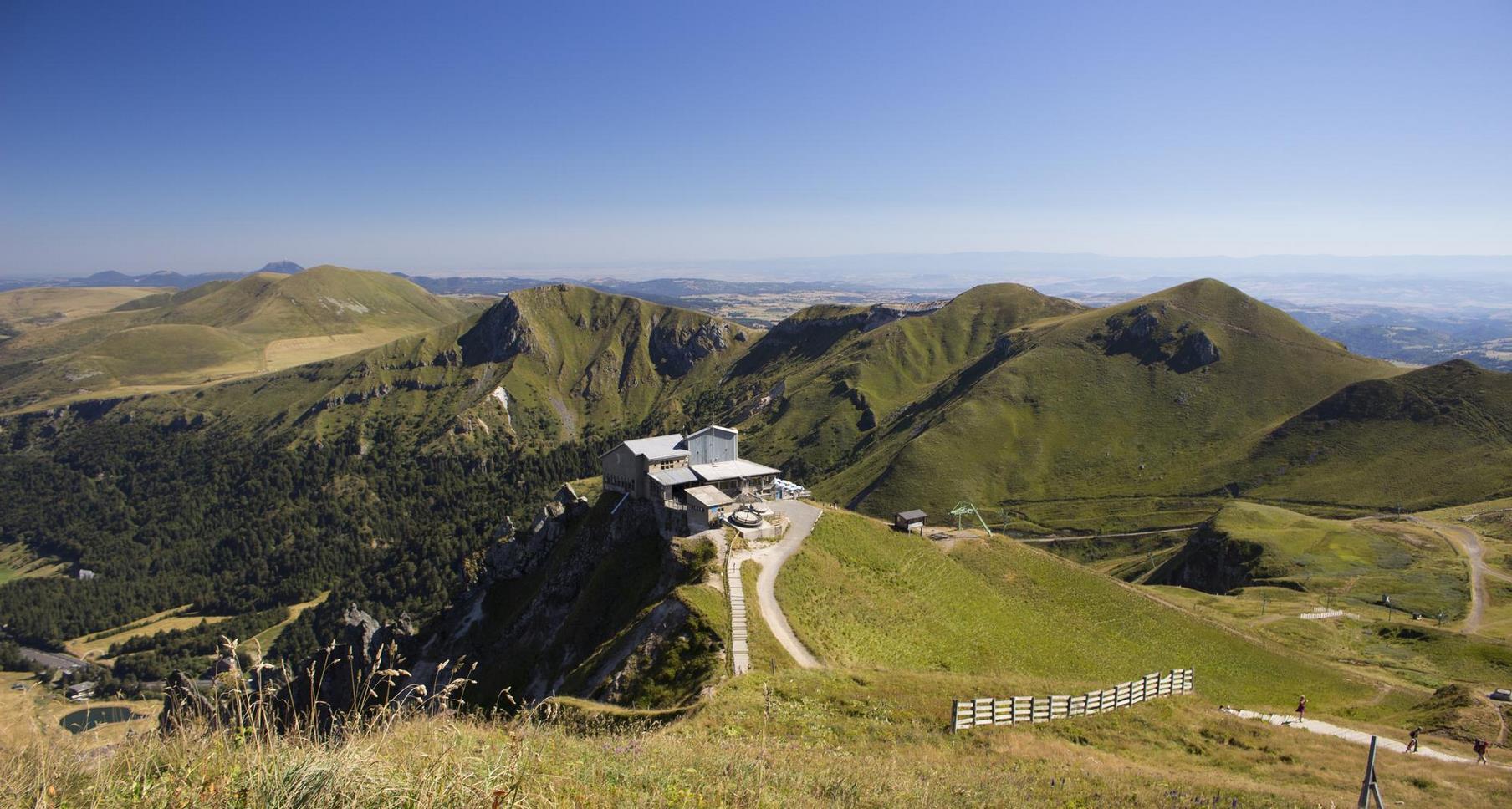 Puy de Sancy cable car: Access to the Summit and Unforgettable Panoramic Lunch