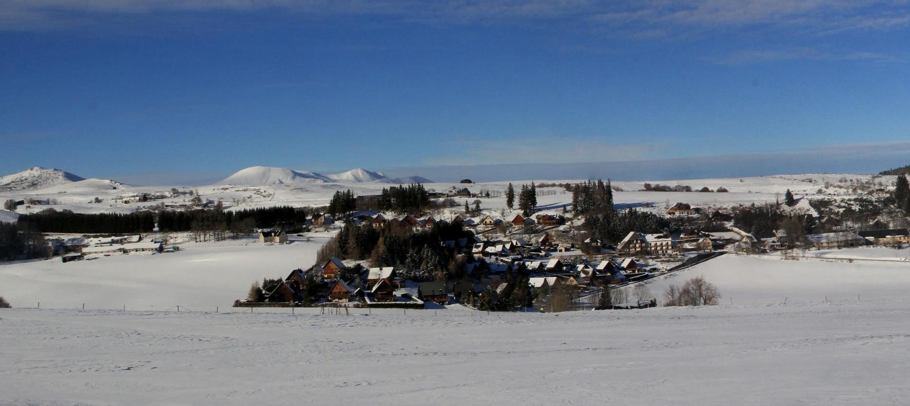 Sancy Massif: Grandiose Panorama of the Auvergne Mountains, Exuberant Nature