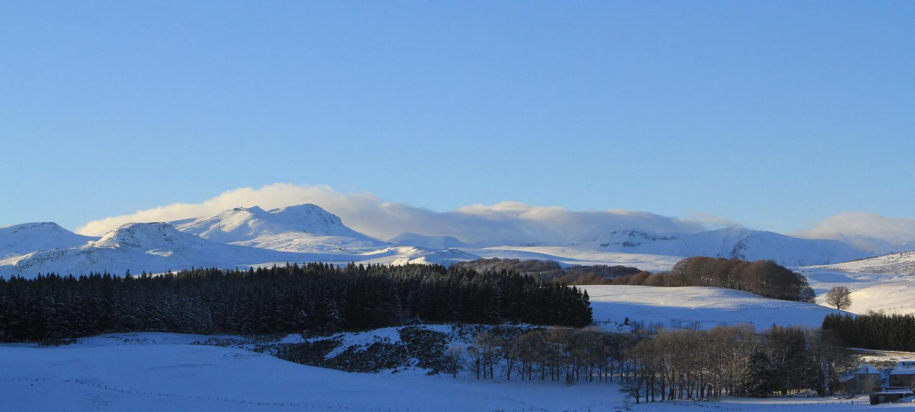 Plateau de Guéry: Magnificent view of the Adventif Massif