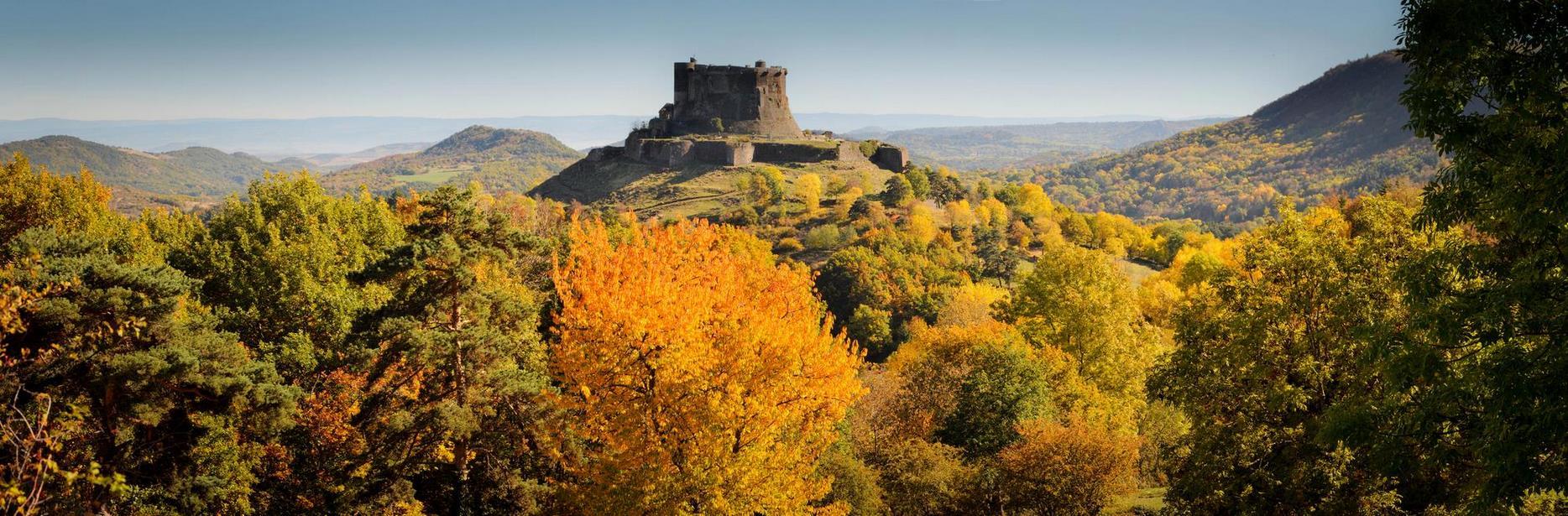 Château de Murol: Impressive Panoramic View of the Auvergne Volcanoes