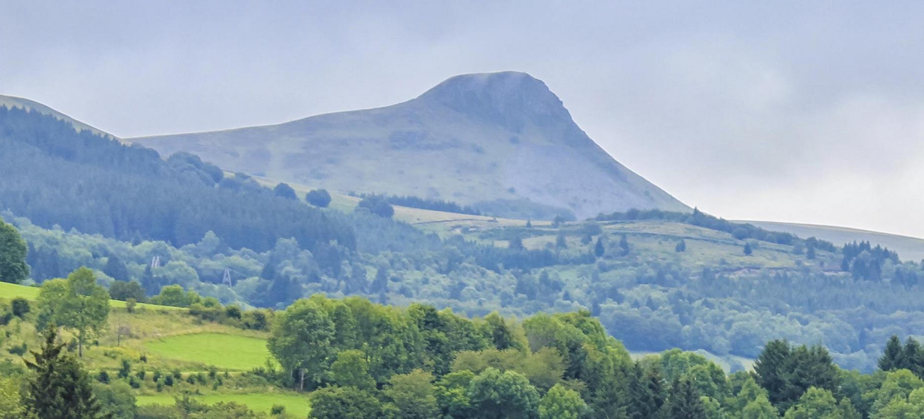 Puy de Cliergue: Panoramic view of the Adventif Massif, Exceptional Summits