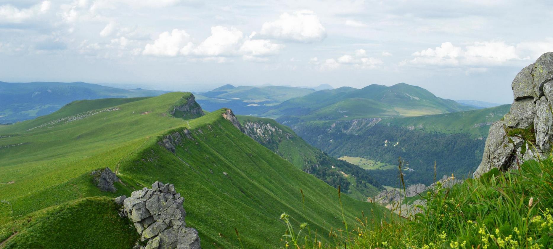 Puy de Cliergue: Panoramic View of the Adventif Massif