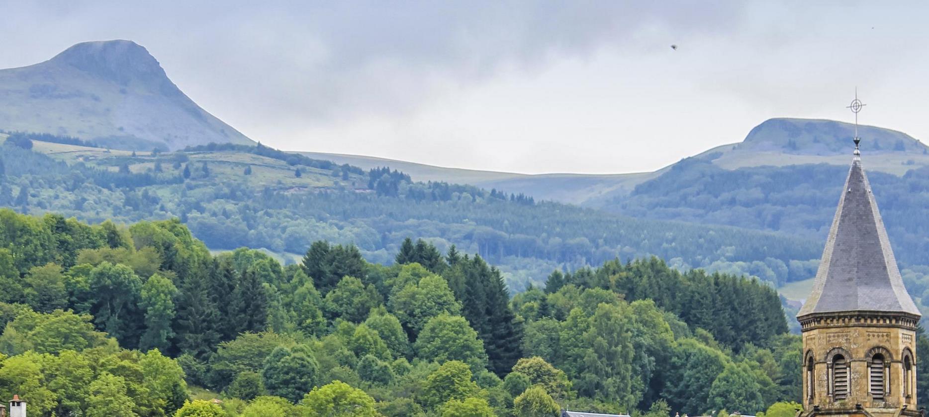 Banne d'Ordanche: Breathtaking view from Bourboule, Symbol of the Monts Dore