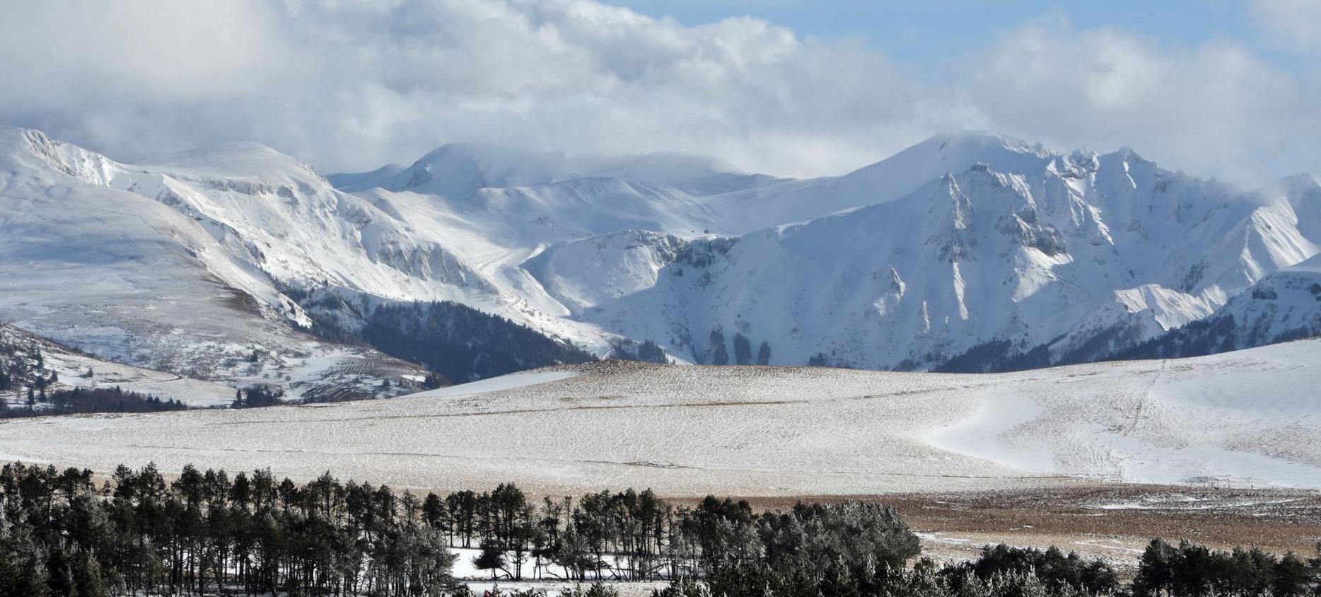 Sancy Massif: Snowy Mountains, Serene Lakes, and Enchanted Forests, Exceptional Landscape