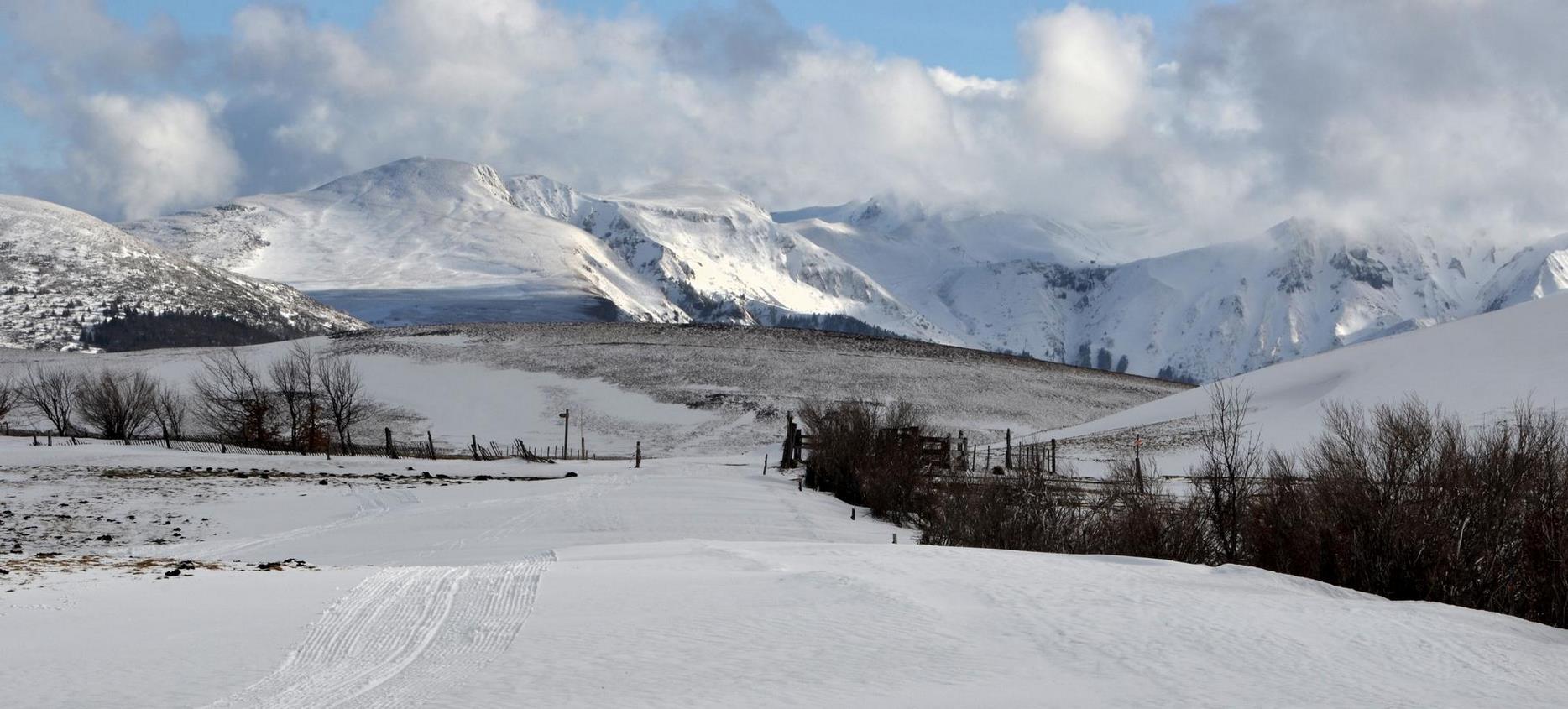 Sancy Massif: Magical Winter Landscape: Snowy Mountains, Lakes and Forests