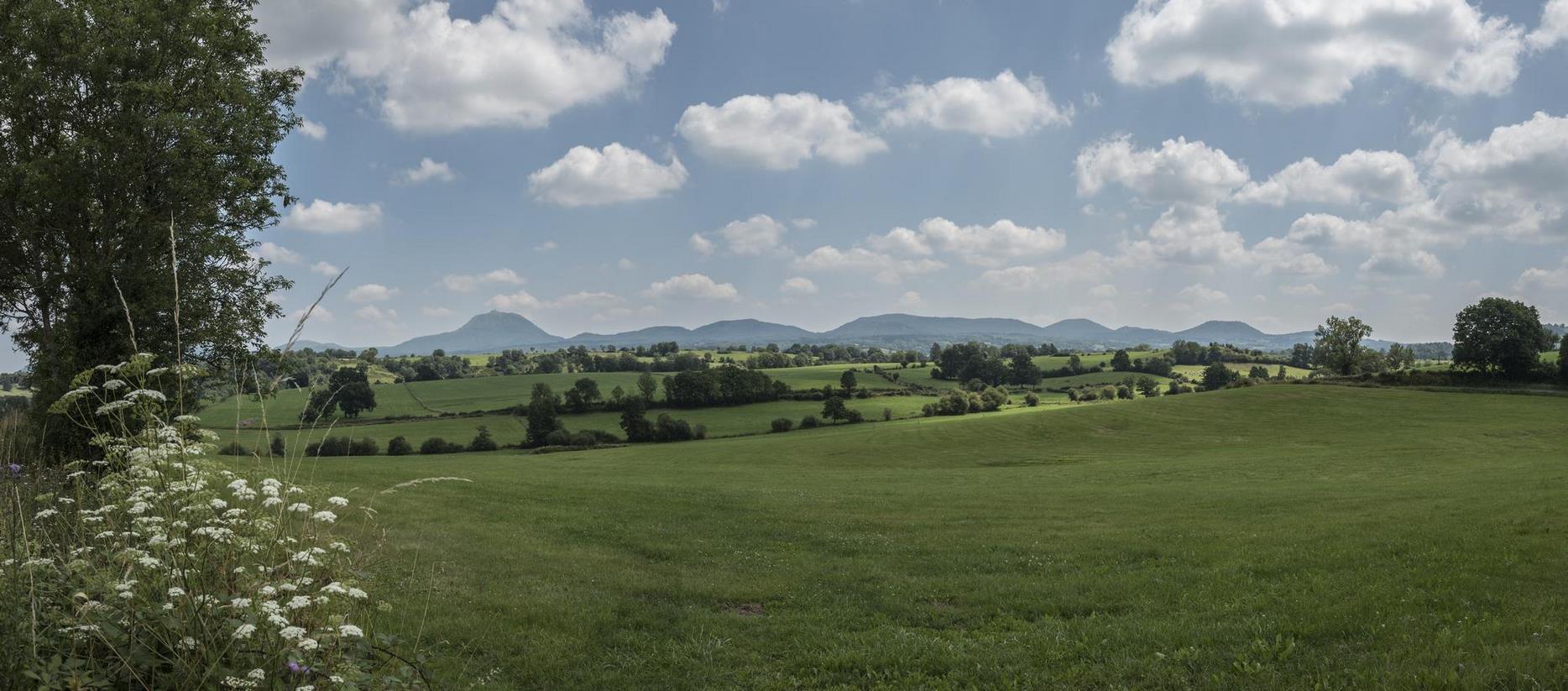 Sancy: Sunny Summer - Hiking, Forest Walks and Relaxation by the Lake