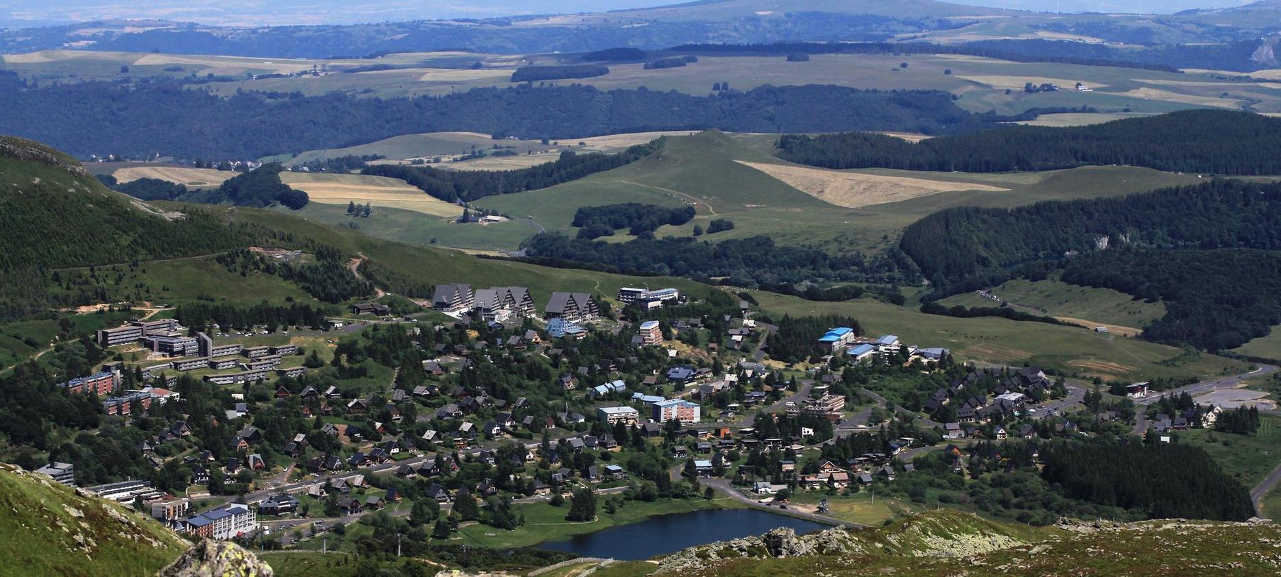 Super Besse: Panorama from the Heights - View of the Station