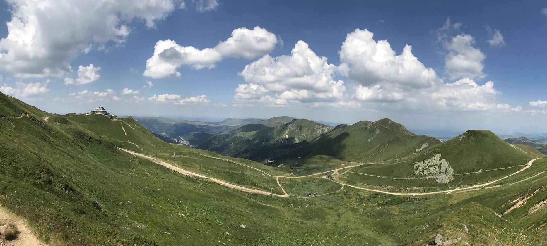 Puy de Cacadogne, Arrival Station of the Sancy Cable Car and Puy des Crebasses: Exceptional Panorama