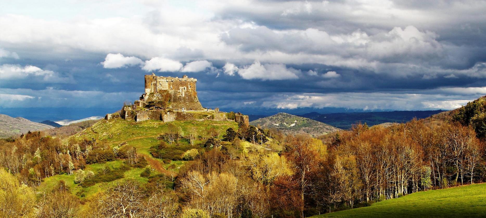 Château de Murol: Autumn Magic in the Heart of Auvergne