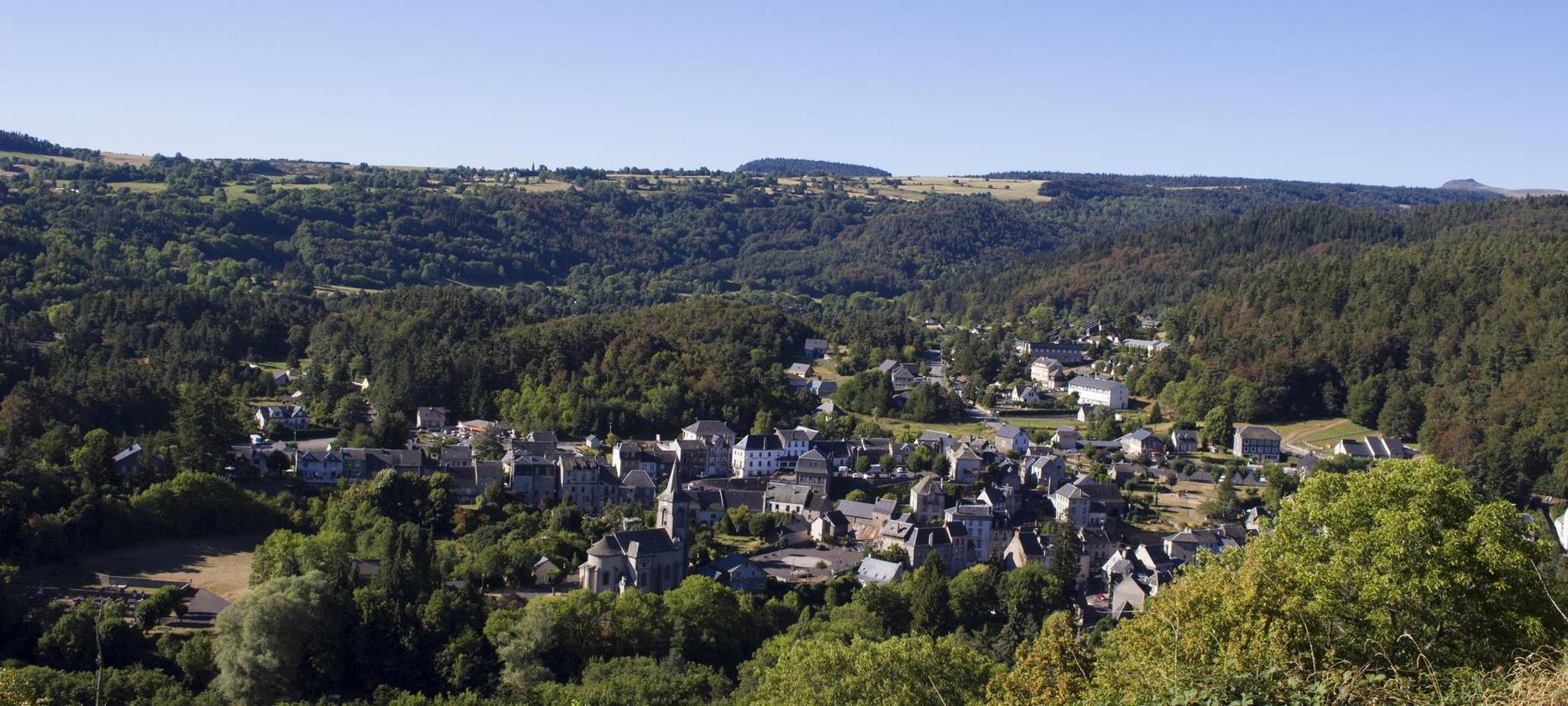 Village of Murol: Charm and History at the Foot of the Castle