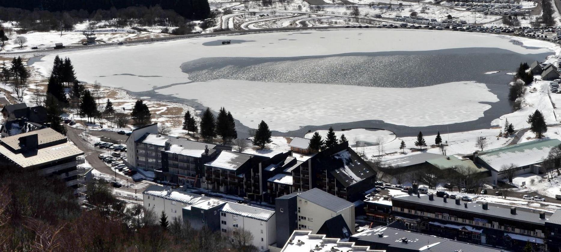 Super Besse: Exceptional View of the Center and Lac des Hermines in Winter