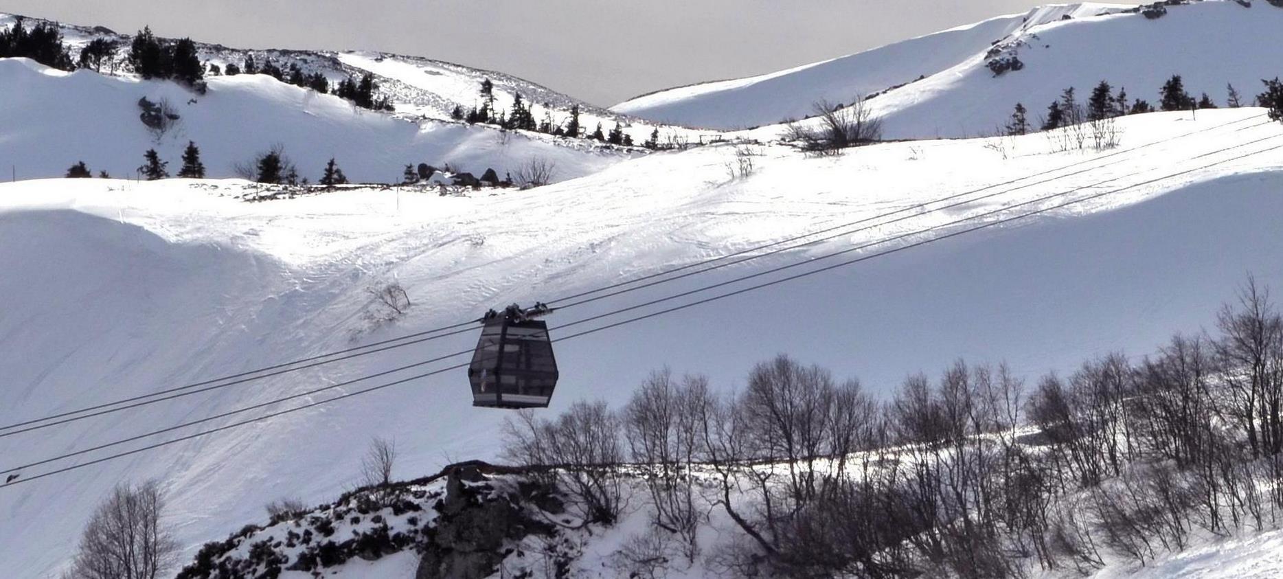 Super Besse: Perdrix Cable Car Cabin, A Journey to the Summit!