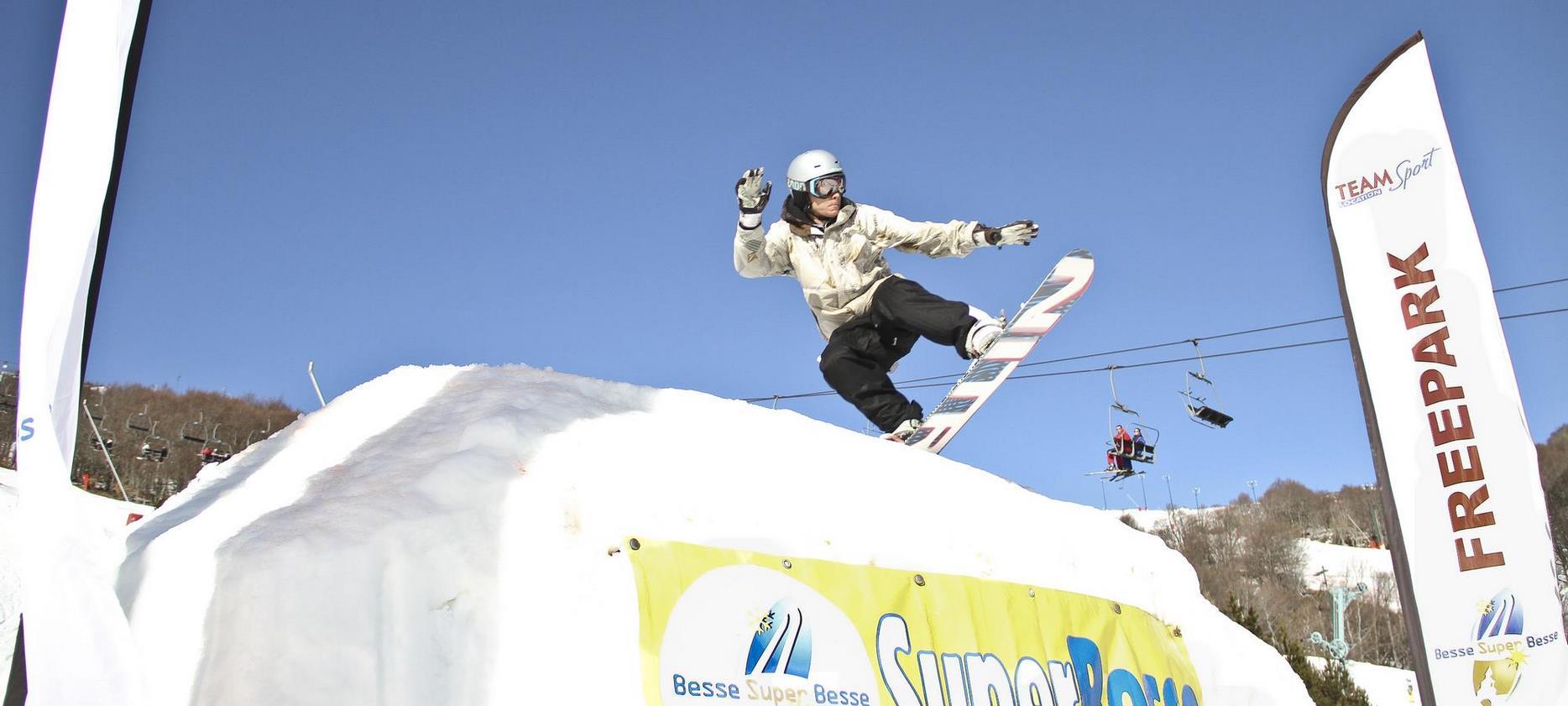 Super Besse: Spectacular descents and figures! Discover the snowboard competitions at Super Besse.