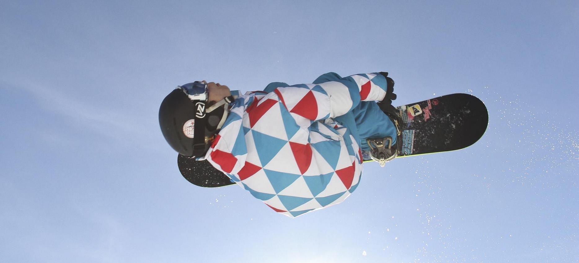 Super Besse: Spectacular jumps and tricks! Let yourself be impressed by snowboarding at Super Besse.