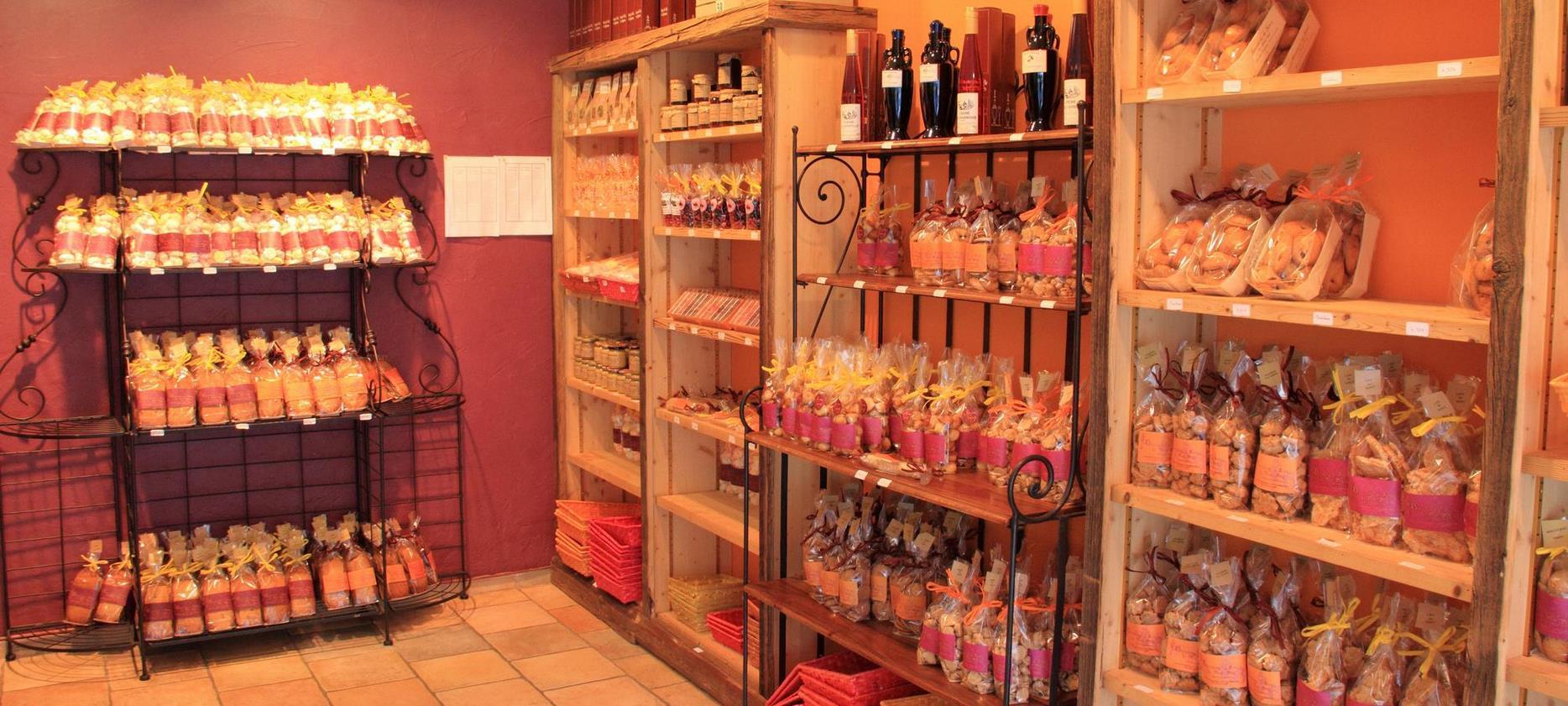 Auvergne: Wine Shop - Tasting and Discovery of Regional Wines