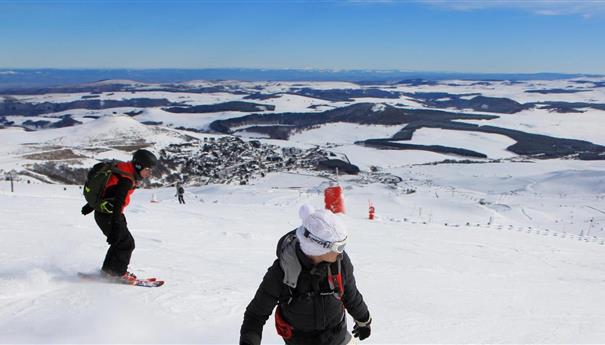 Super Besse: Snowboarding and Panorama on the Center Station