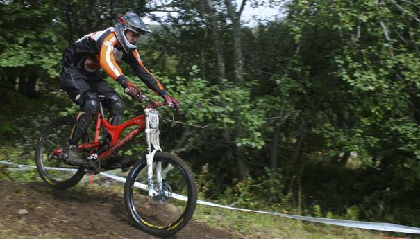 Super Besse: Downhill mountain biking on the slopes - Strong sensations guaranteed!
