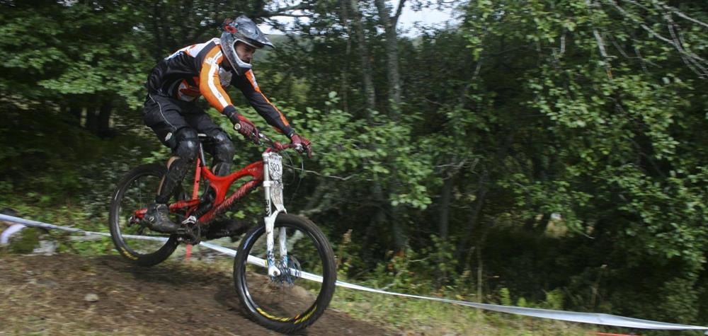 Super Besse: Downhill mountain biking on the slopes - Strong sensations guaranteed!