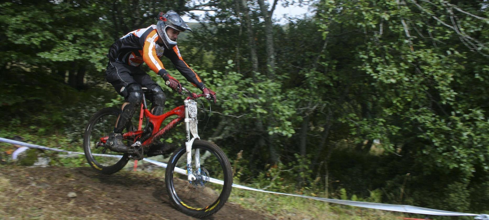 Super Besse: Downhill mountain biking on the slopes - Strong sensations guaranteed!