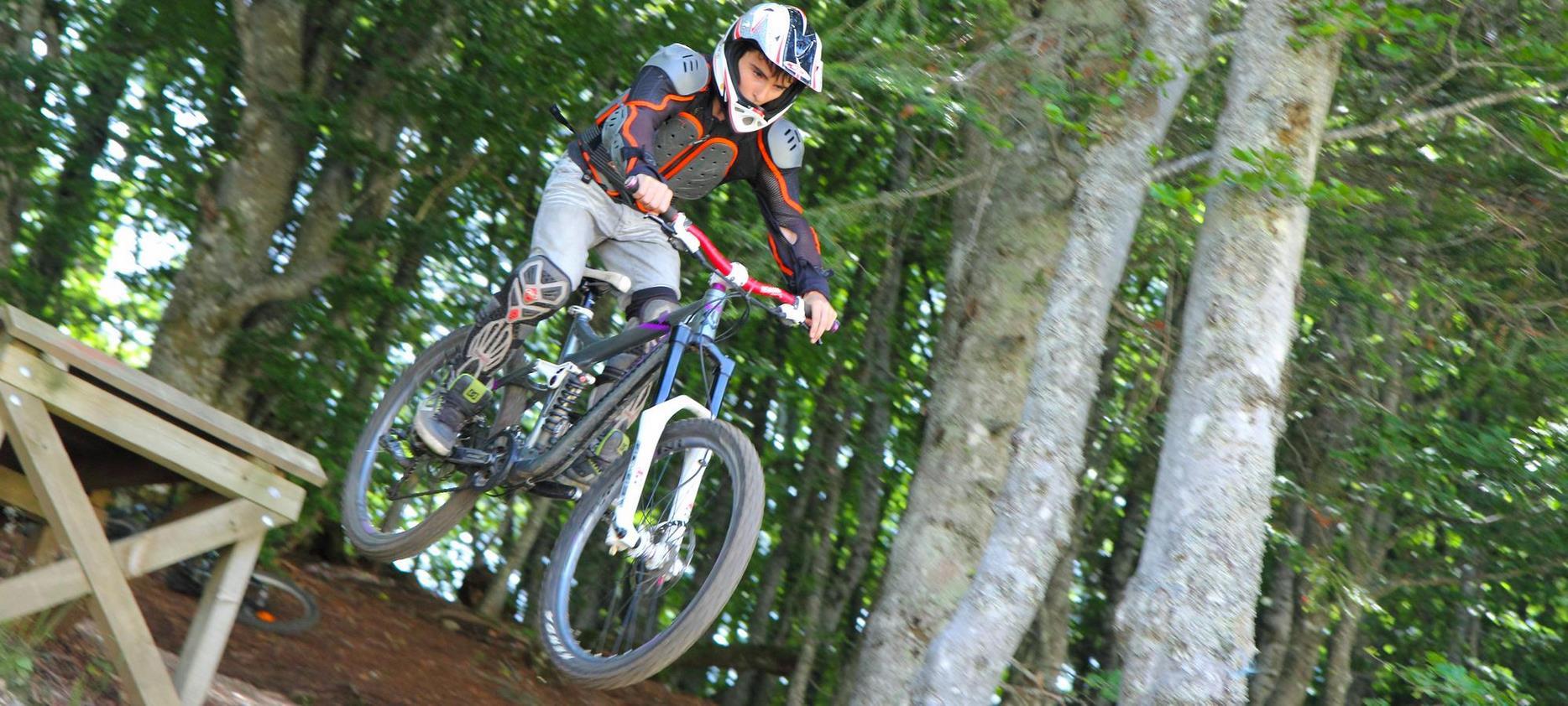 Super Besse: Downhill Mountain Biking - Jumps and Adrenaline at the Rendez-vous!