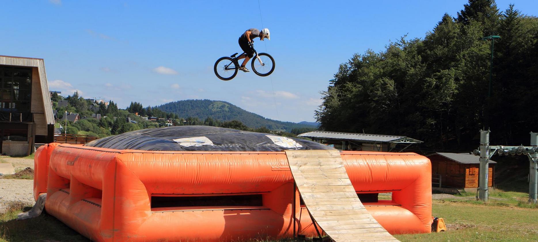 Super Besse: Mountain Bike Jumps - Adrenaline & Challenge!