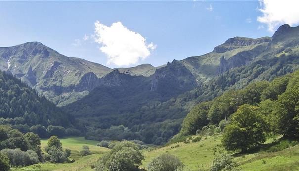 Super Besse: a breathtaking panorama of the Chaudefour Valley.