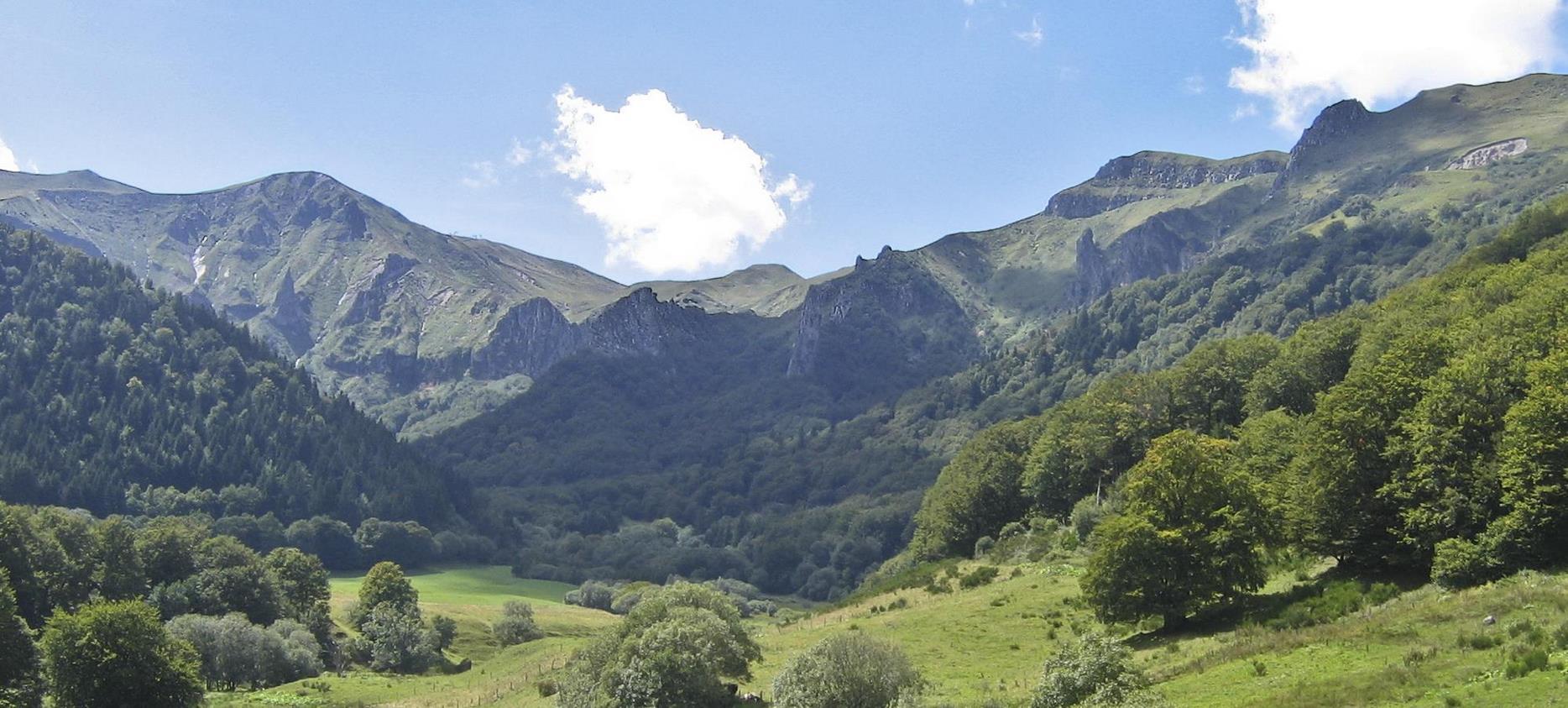 Super Besse: a breathtaking panorama of the Chaudefour Valley.