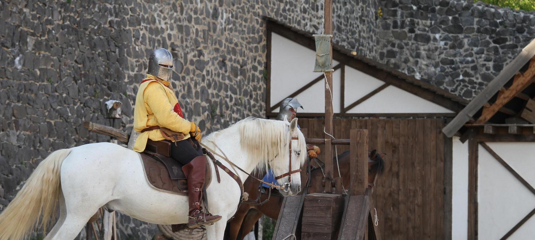 Super Besse: Murol Castle, an unforgettable equestrian show.