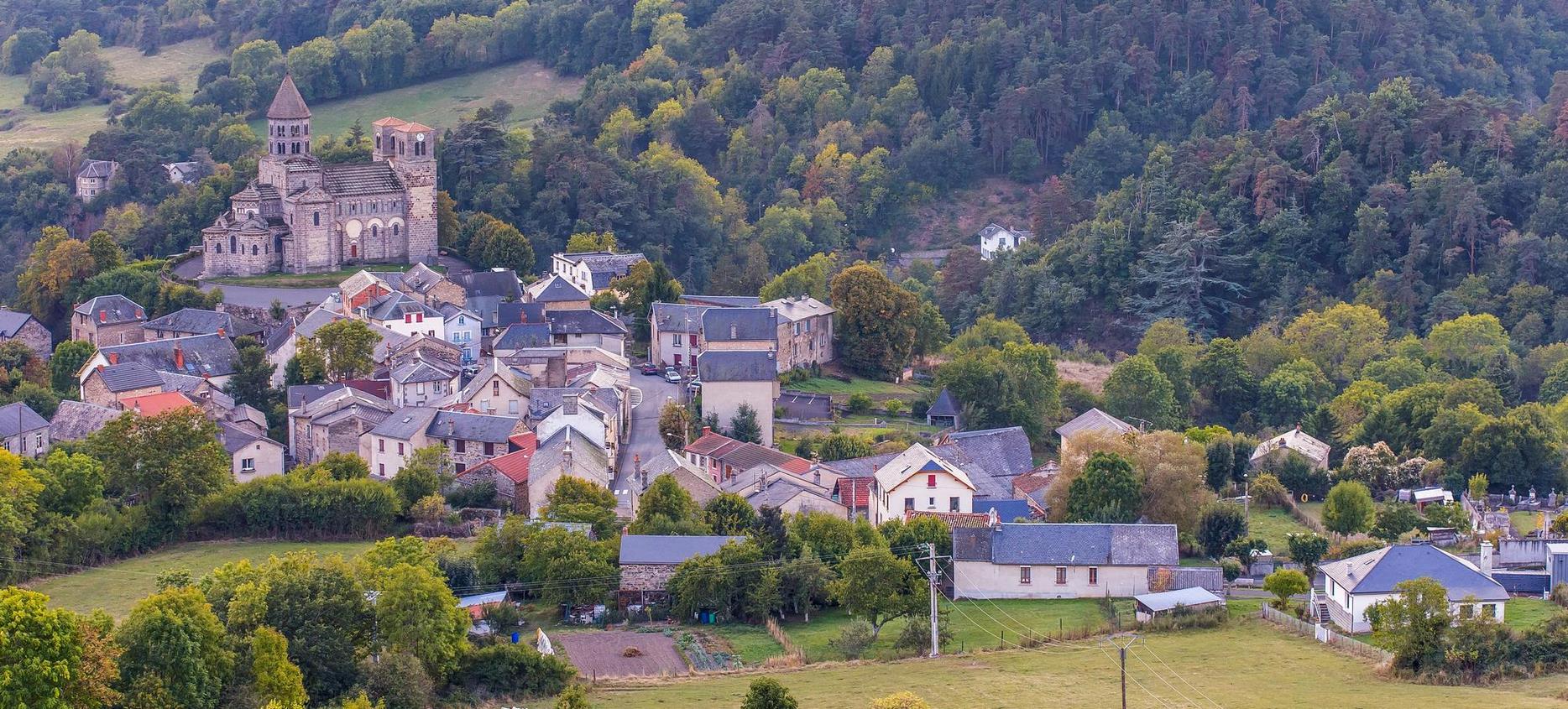 Super Besse: Panoramic view of the village of Saint-Nectaire