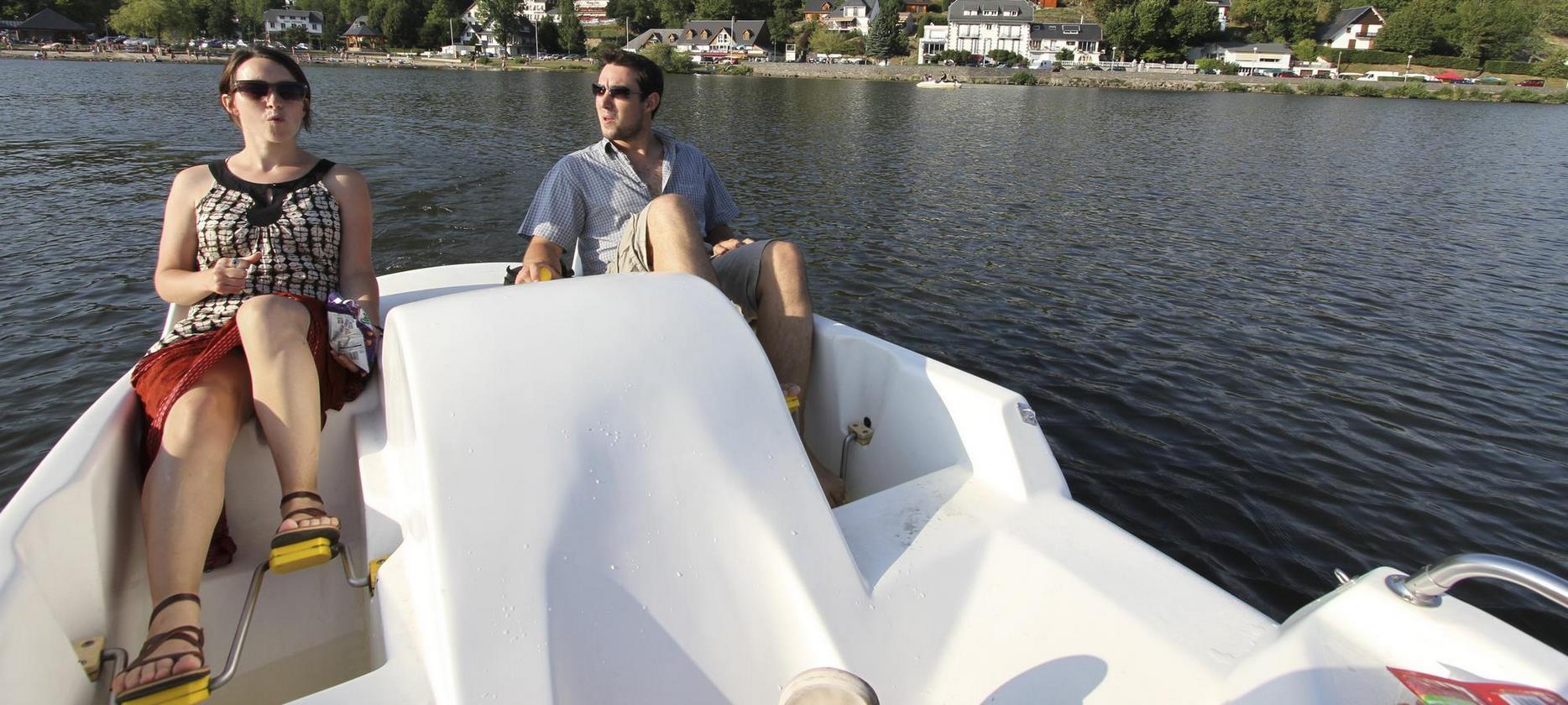 Lake Chambon: Discovery by pedal boat