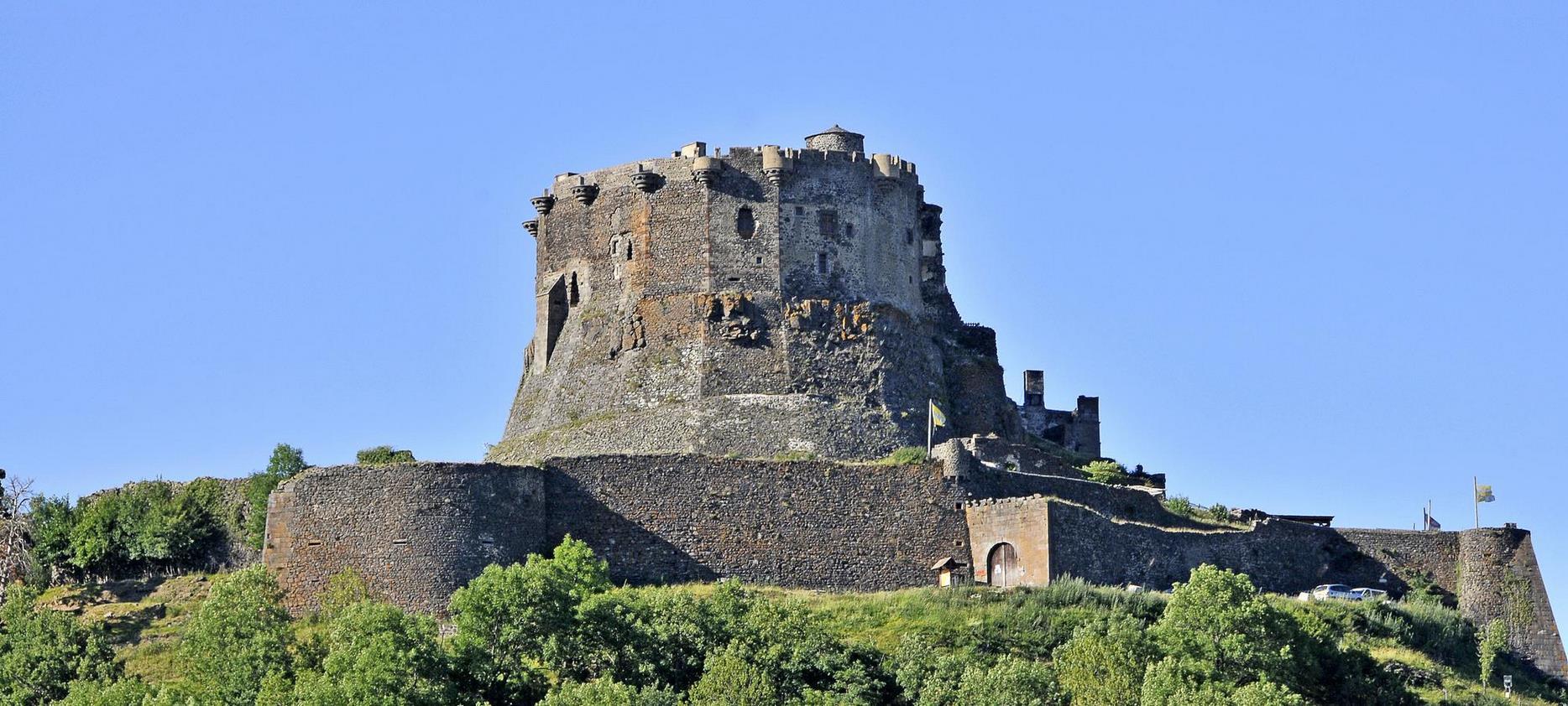 Château de Murol: Medieval Fortress of Puy-de-Dôme