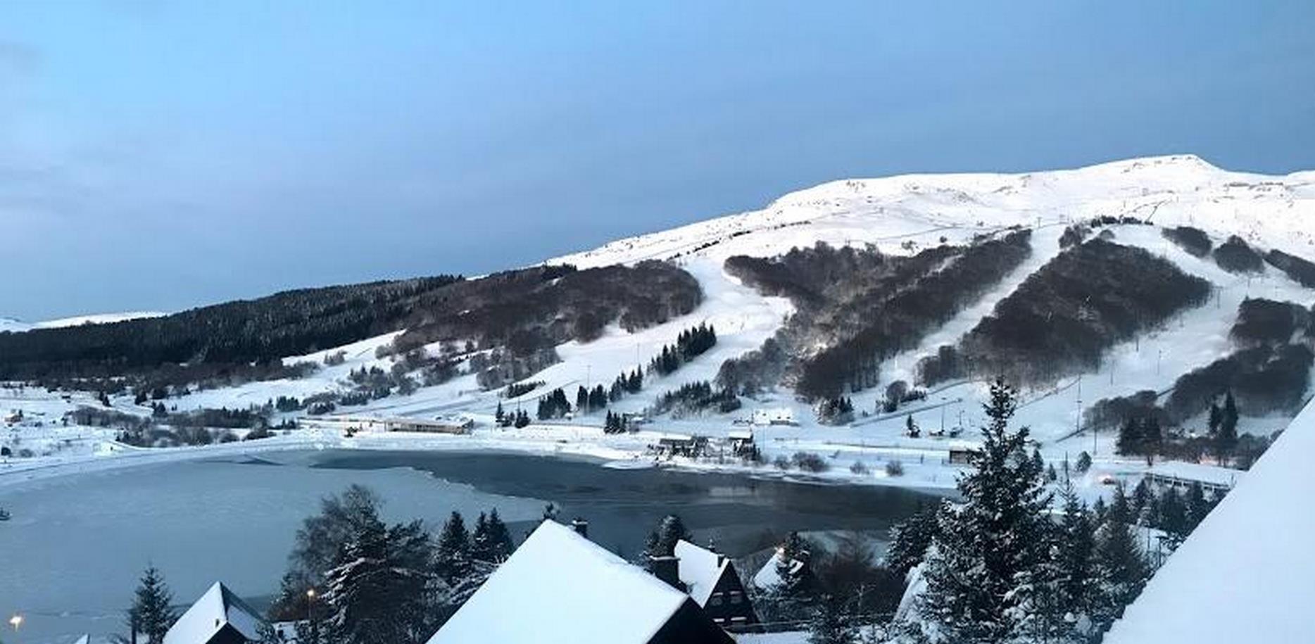 Chalet Ma Cambuse in Super Besse: Splendid view of Lac des Hermines under its winter snow cover